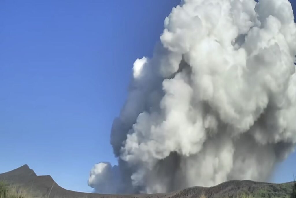 Gunung Taal Meletus: Abu Vulkanik Capai 2.800 Meter