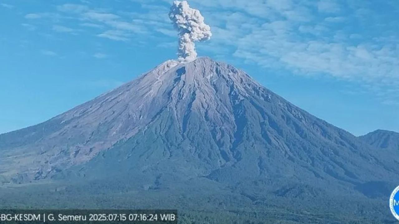 Semeru Erupsi 4 Kali, Abu Capai 1.200 Meter!