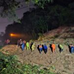 LONGSOR Tutupi Jalur Ciremai, Perjalanan Kereta Terhambat Sementara